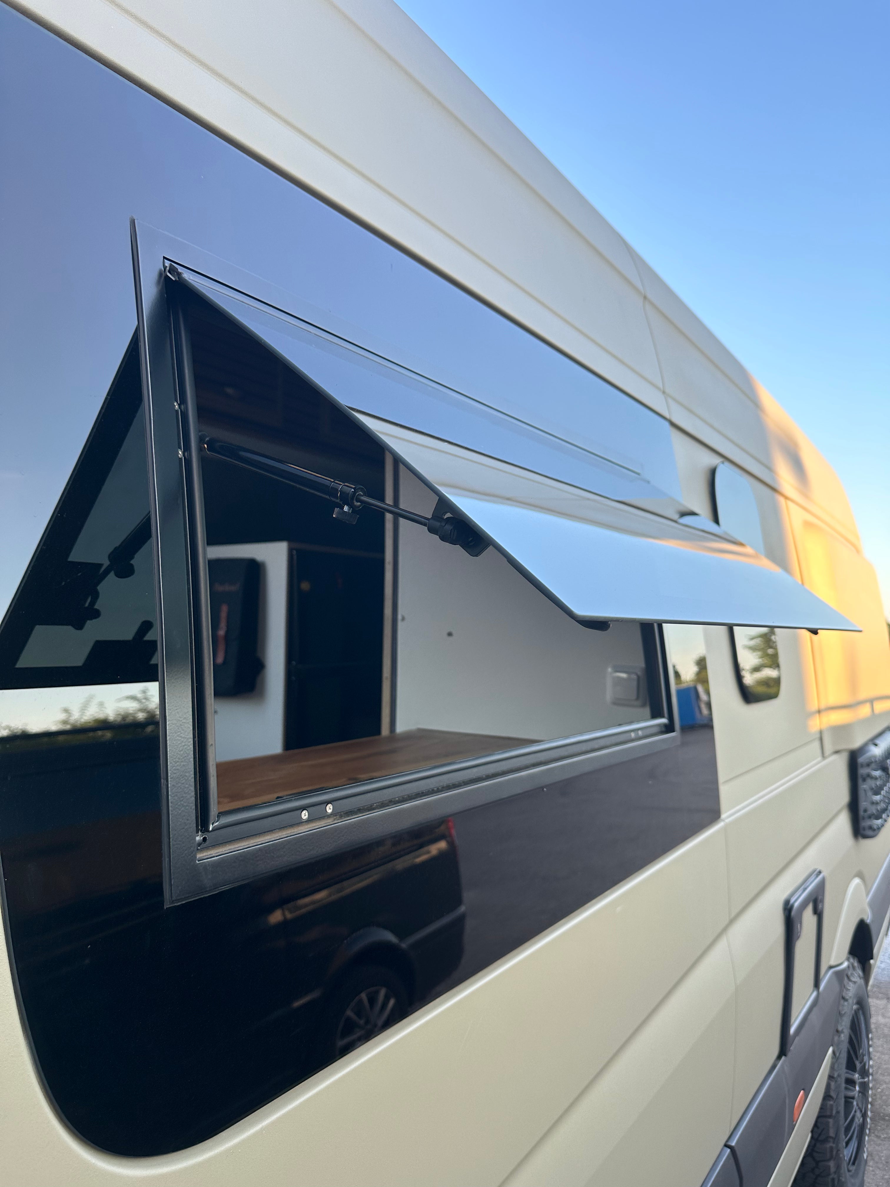 Mercedes Benz Sprinter Wohnmobil Fenster W906 Links